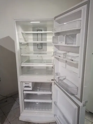 Geladeira inverter 220 Wts 480 litros 70 cm dê largura 180 de altura