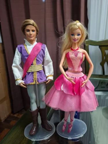 Barbie e As Sapatilhas Mágicas (Bailarina + Príncipe).