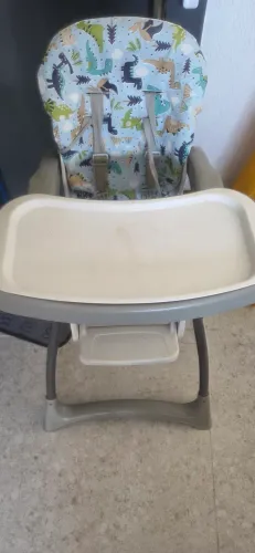 Cadeira de alimentação infantil