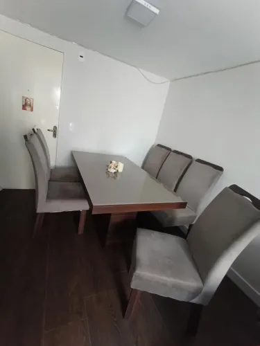 Mesa de jantar retangular com 6 cadeiras - madeira + vidro