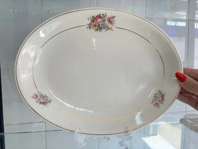 Antiga Travessa Oval de Porcelana S. Eugênio - Década de 1940/1950