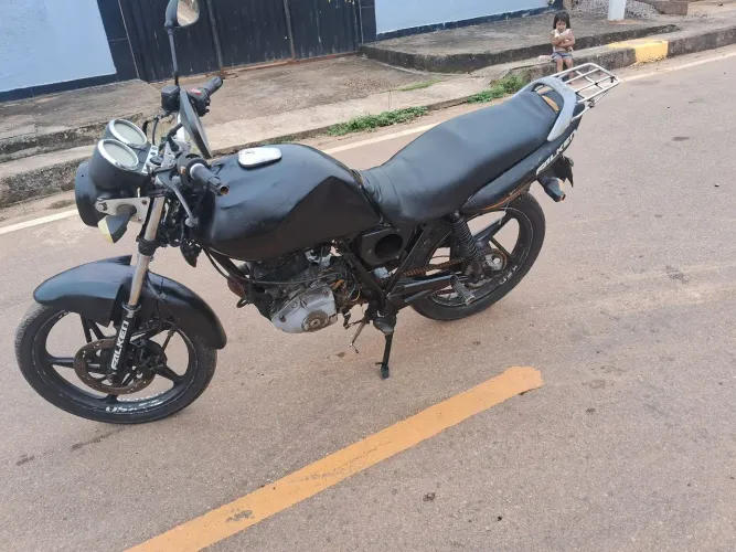 Vendo esta moto atrasada  pra sair da pernada nao troco 