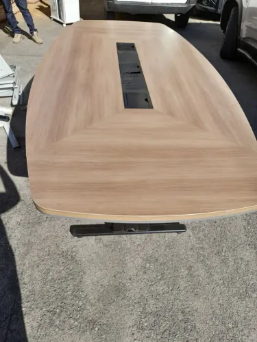 Mesa de reunião em ótimo estado