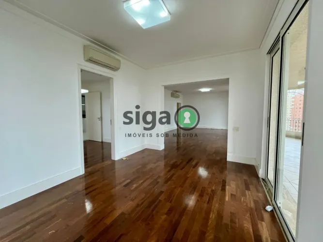 Apartamento de 260m2, com 4 suítes e 4 vagas no coração do Panamby