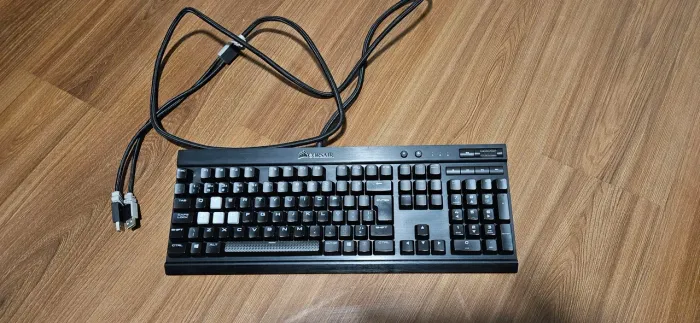 Teclado Corsair K70 LUX RGB
