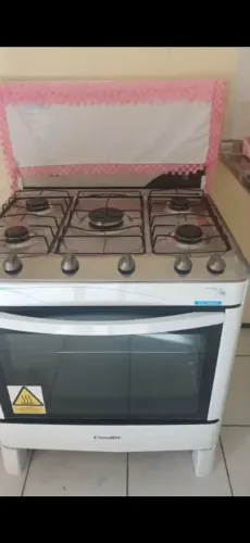 Fogão 5 bocas. Usado somente 3 vezes, o forno NUNCA foi usado. Passo cartão tambem!.