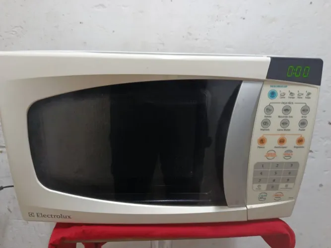 Microondas Electrolux 20 litros lindo tudo certinho 220v
