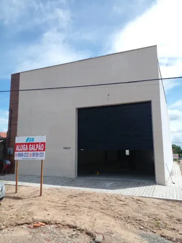 Imóvel para aluguel possui 315 metros quadrados em Urbano Teixeira - Itapipoca - CE