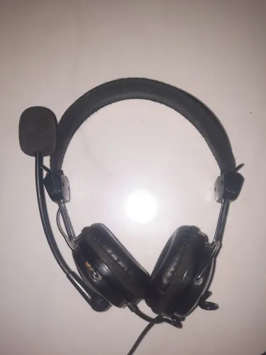 HEADSET PRETO COM MICROFONE - FONE DE OUVIDO 