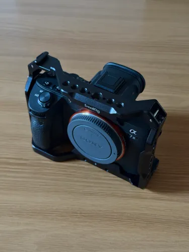 [VENDO] Sony Alpha A7 III (Corpo) + Cage SmallRig - Apenas ~10k Cliques (Estado de Nova)