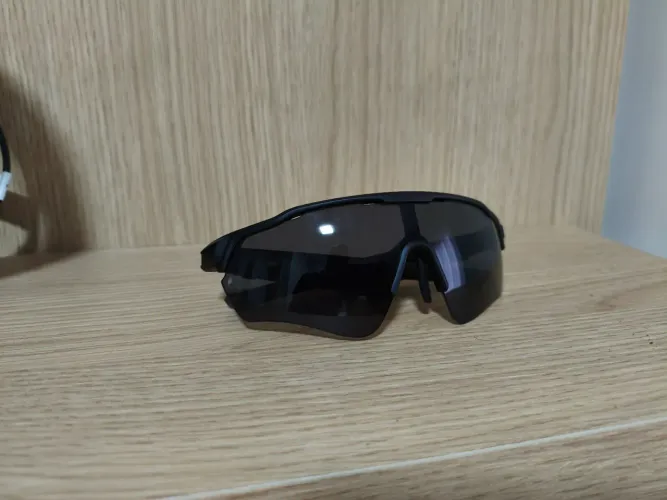 Óculos esportivo com fone bluetooth 