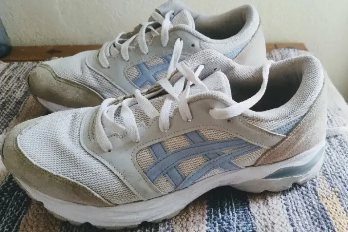 Tênis Asics gel feminino n. 39