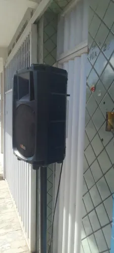 caixa de som com tripé