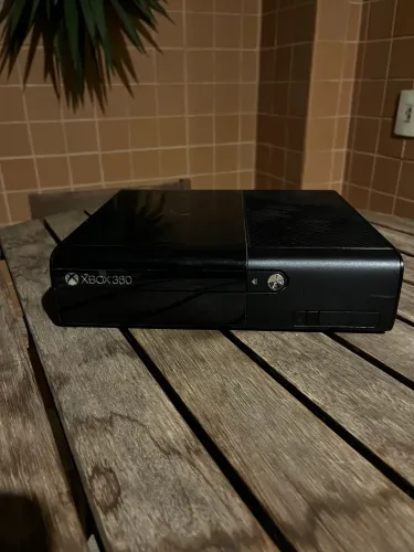 Xbox 360 4GB+ Kinect+ 3 jogos xbox 360 originais + 3 jogos do kinect originais