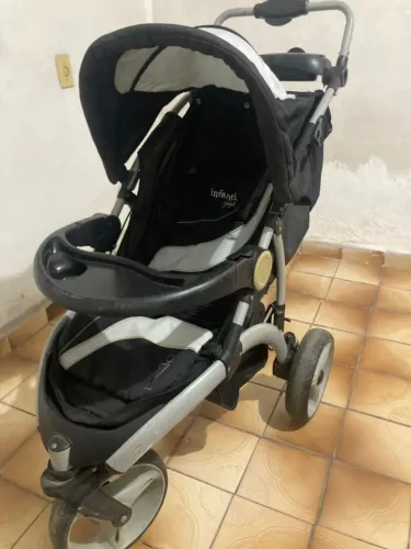 Carrinho de bebê preto - 3 rodas - Infanti LifeStyle