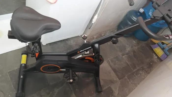 Vendo uma bicicleta ergométrica nova