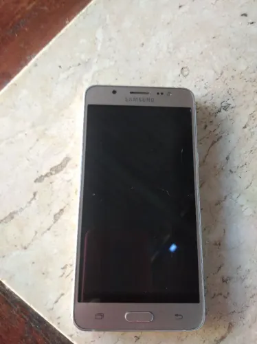 Vendo. Um. Celular. Para. Tira. Pensas. Não. Tem. Carregador.  Valor.  50. Reais 
