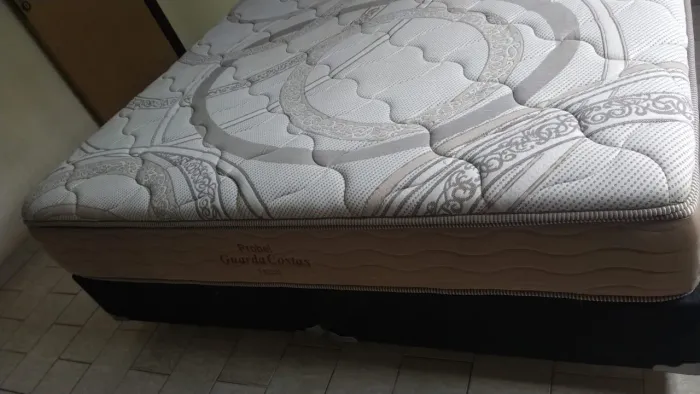 CAMA KING - 2,03 x 1,98 COM BASES BIPARTIDAS