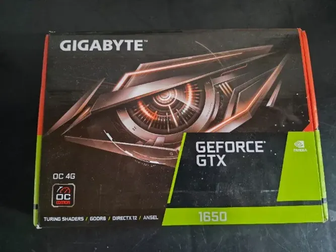 Placa de vídeo - GTX 1650 Gigabyte 4GB - com defeito - Caixa original