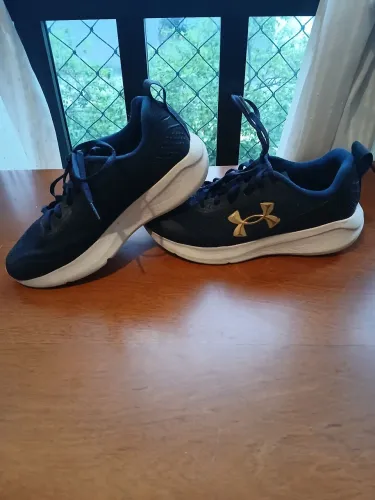 Tênis Under Armour tam 34