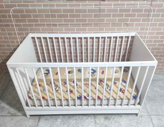 Berço Infantil para bebês e crianças SEMINOVO com colchão