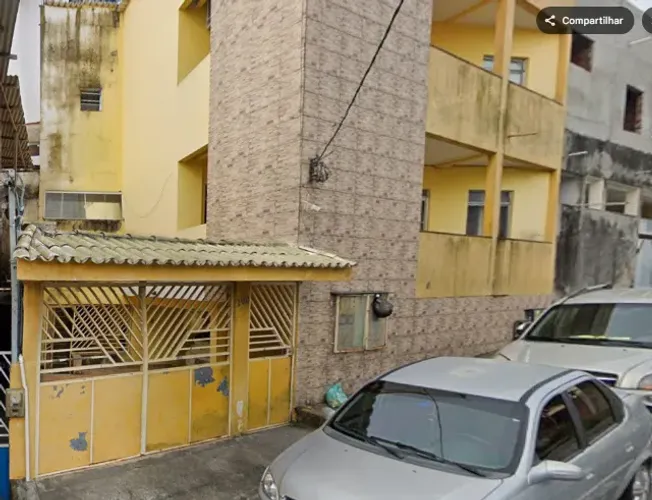 Aluga-se uma casa em Itacaranha com 1/4 sala , cozinha, banheiro e aerea de serviço.
