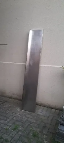 Prateleira suspensa inox 304 c/ 3 mão francesas inox para fixação.