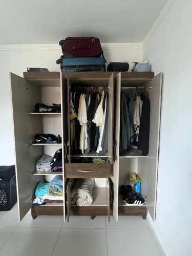 Guarda Roupa 6 portas