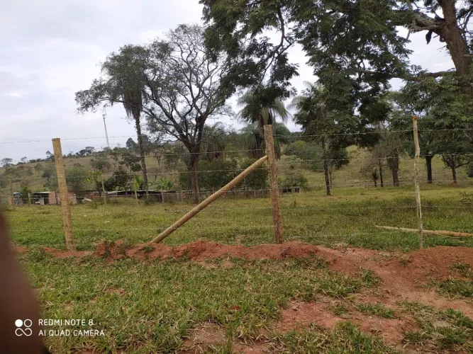 VENDE-SE UMA CHÁCARA NO MORRO REDONDO PRÓXIMO AO CENTRO DE CONTAGEM.