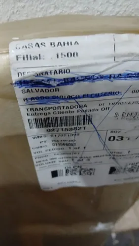 Mesa de jantar na caixa