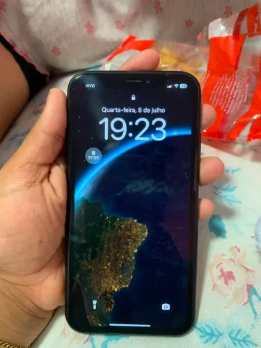 iPhone XR vender logo