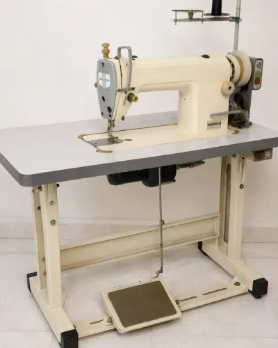 Máquina de costura zoje