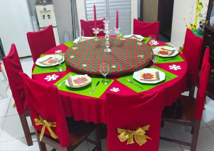 Mesa de jantar redonda giratória em madeira maciça