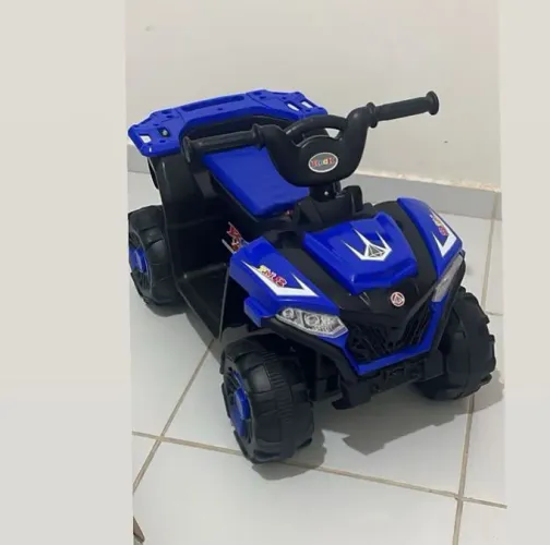Carro para Criança a bateria em ótimo estado.