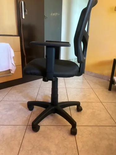 Cadeira de escritório em excelente estado