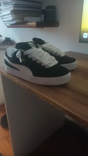 tênis puma suede xl, tamanho 41 com cadarço branco e outro preto