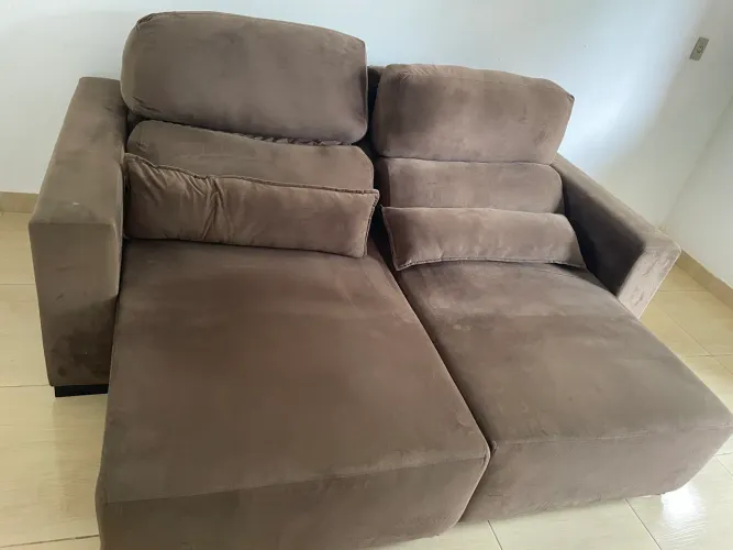 Vendo sofá novíssimo, sem marcas de uso.