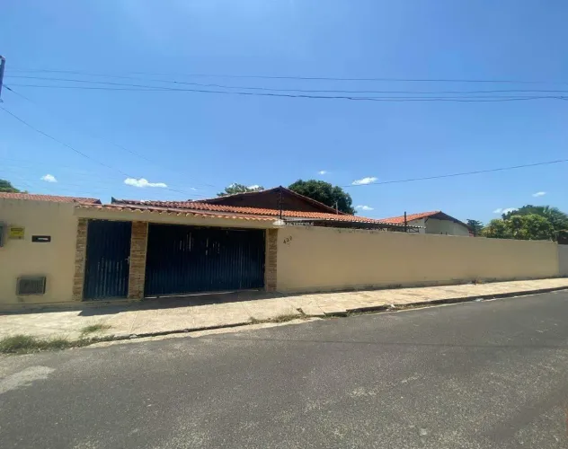 CASA 4 QUARTOS (3 SUÍTES) COM PONTO COMERCIAL BAIRRO FÁTIMA