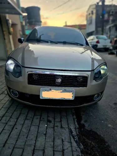 Fiat Siena Essence 1.6 Flex 16V 4P 2011
