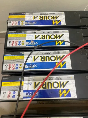 Baterias Moura 12v com 170 Amperes cada.