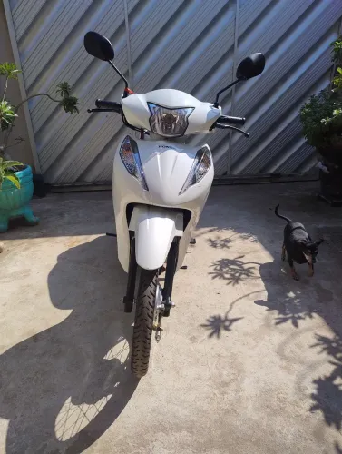 Vendo Honda Biz 2025 com apenas 9mil km de uso.