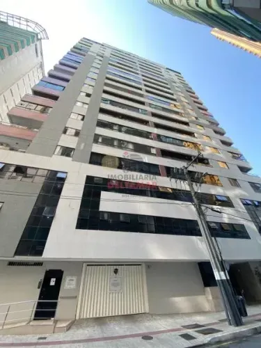 Apartamento de 03 dormitórios sendo 01 suite com vaga de garagem a poucos metros do mar co