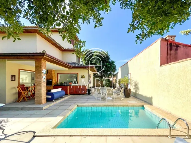 CASA A VENDA COM 4 SUÍTES, PISCINA PRIVATIVA E MUITA LUZ NATURAL EM BÚZIOS!
