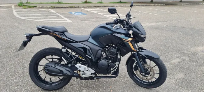 Fz 25 muito nova sem detalhes