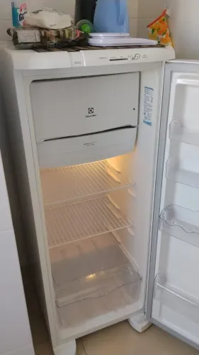 GELADEIRA EM ÓTIMO ESTADO!