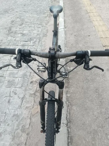 Bicicleta aro 26 Full suspensão 