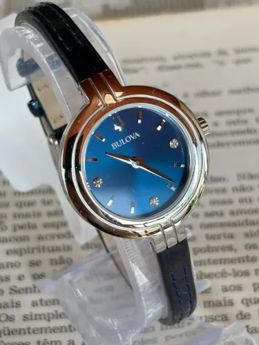 Relógio Bulova Feminino 96P212 Diamantes e Couro Azul Original