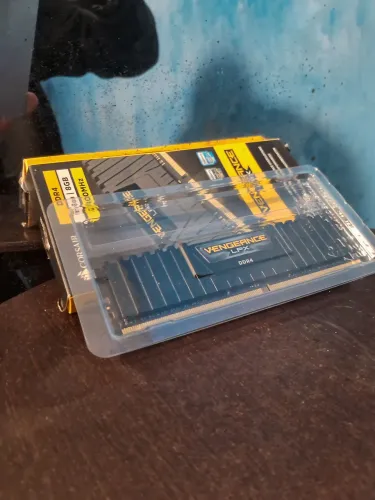 VENDO DDR4 8GB 2400 MHZ COM DEFEITO