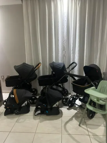 Carrinho de bebê Moisés com bebê conforto e base veícular