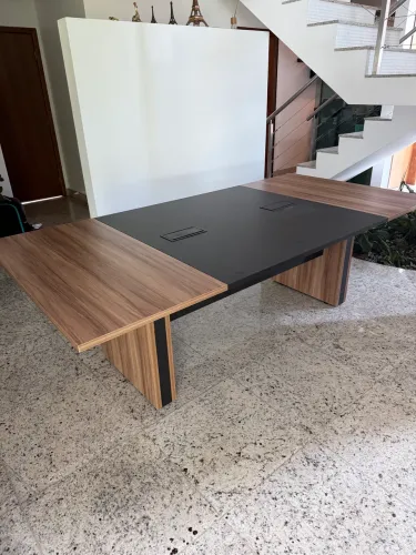 Mesa de reunião 2,40 x 1,20 para escritório 